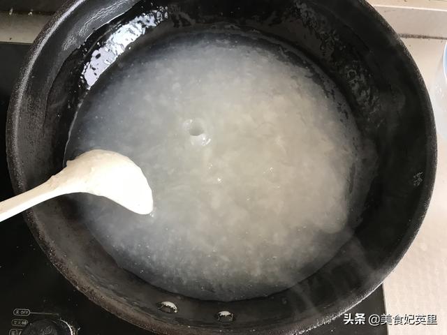 在家自制凉粉的方法（家庭自制凉粉配方做法大公开）(7)