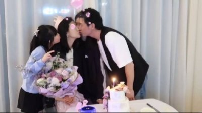 ​陆毅为老婆鲍蕾庆祝47岁生日 一家四口同框氛围好