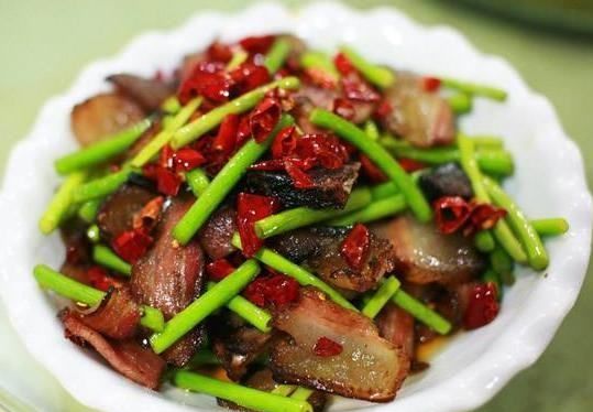 腊肉怎么炒好吃又简单,腊肉配什么菜炒好吃图片图3