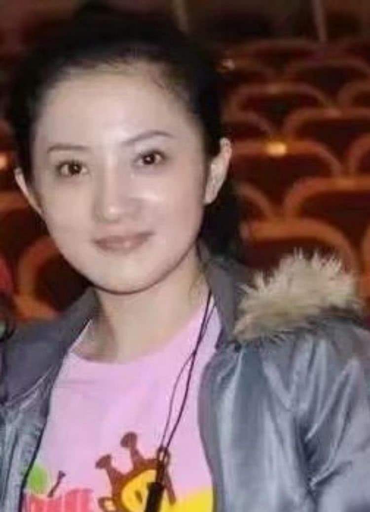 金铭：让撒贝宁苦恋20年，被渣男欺骗2次，现41岁选择不婚不育