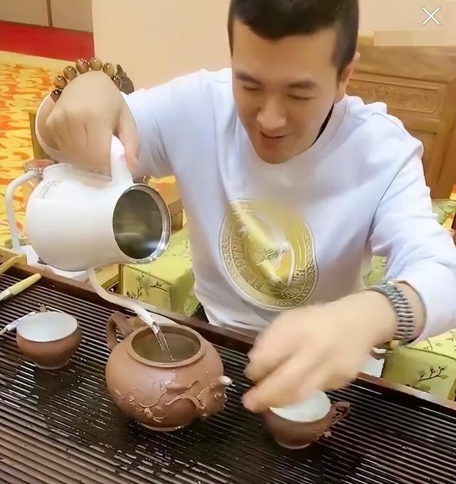 杨子的背景个人资料（起底杨子的家世）