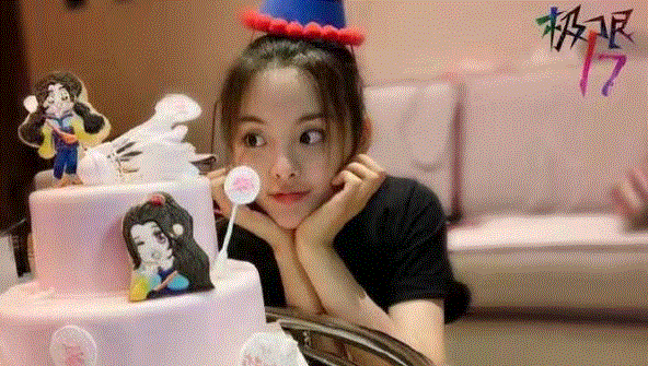 杨超越生日.GIF