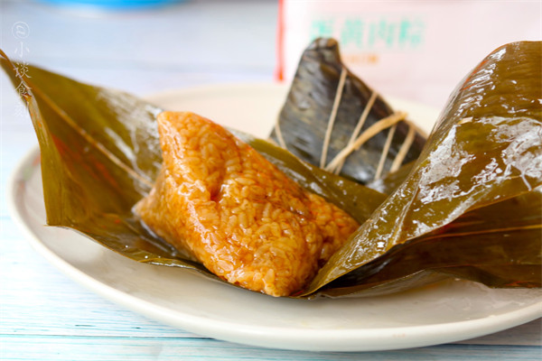 冷冻粽子是蒸着吃还是煮着吃(粽子不解冻能直接煮吗)