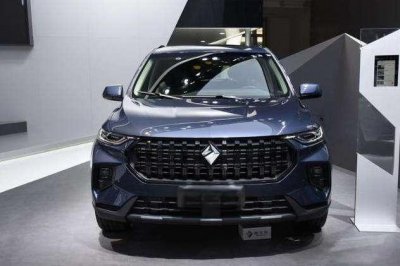 ​车身超4米9，全新大7座SUV，配电吸门，宝骏RS7实车曝光