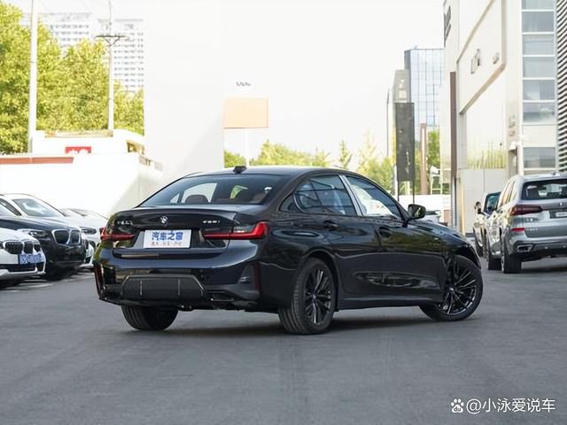 2023款宝马760i霸气登场！搭4.4T+V8引擎，后排比奔驰S级还豪华-