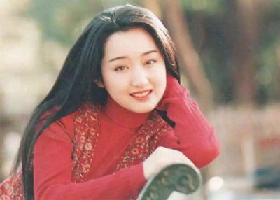 ​“玉女皇后”杨钰莹的迷乱情史，深陷红楼丑闻，一次恋爱影响一生