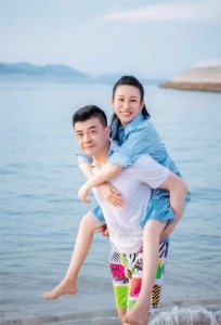 ​王新军个人资料简介：功成名就后抛弃妻子，把秦海璐宠成宝，前妻红了他糊了