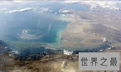 世界上最大咸水湖 面积可达38万平方米!