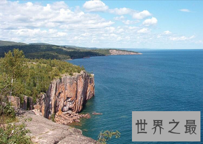 世界上最大咸水湖 面积可达38万平方米!