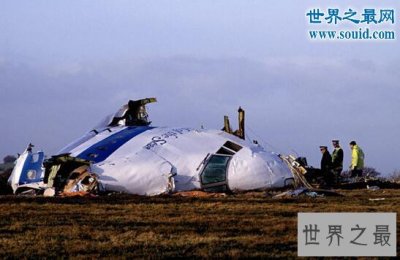 ​洛克比空难，遭受恐怖袭击高空爆炸(270人死亡)