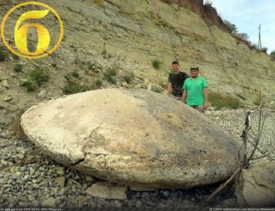 ​俄罗斯伏尔加格勒山区发现飞碟形巨石 UFO迷宣称：外星人太空船残骸