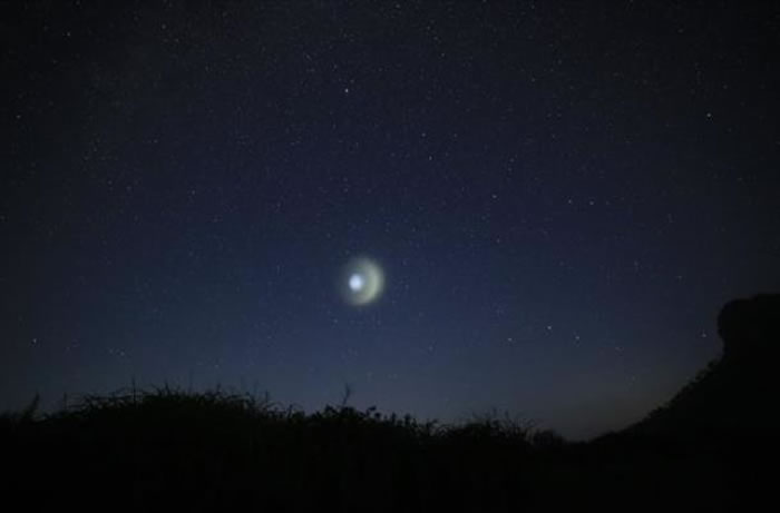 8月7日七夕节韩国夜空出现神秘UFO