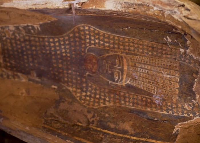 埃及尘封2500年古棺出土 铭文彩绘清晰鲜艳