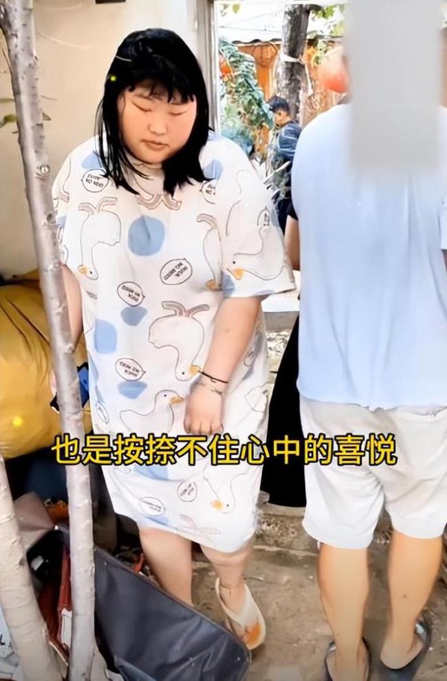 陈萌出月子正面照曝光 大衣哥递上大红包