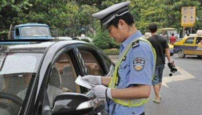 ​小车未年检交警抓住怎么罚款