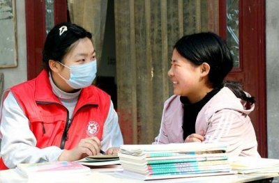 ​李雨晴：00后大学生化身贫困生“网课辅导员”