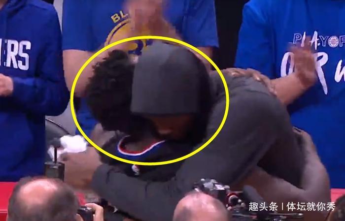 NBA暖心一幕！最后12秒，勇士示意不打了，KD主动与贝弗利拥抱