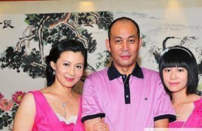 ​爸爸是资深老戏骨，妈妈是中戏“金花”，如今女儿也成了一名演员