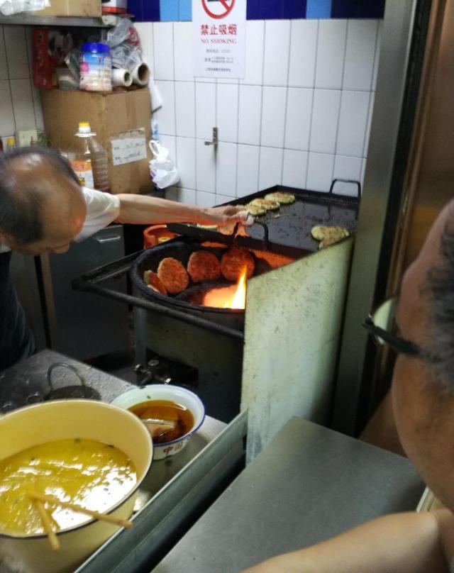 致敬餐饮老兵：阿大葱油饼