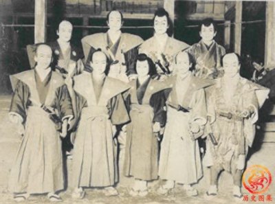 ​日本武士老照片：身材矮小却面露杀气，图九女武士长相漂亮很罕见