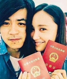 ​袁弘的婚姻历程及第一任妻子梅琳琳：揭秘其离婚原因